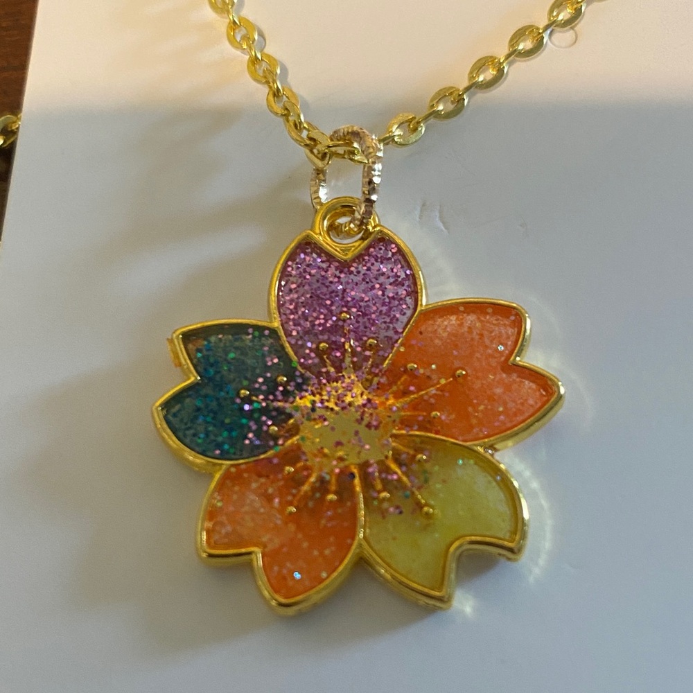 Multicolor Flower Pendant Necklace